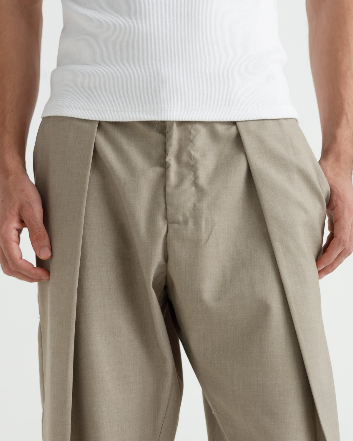 Tailored Relax Fit Pleated Pants